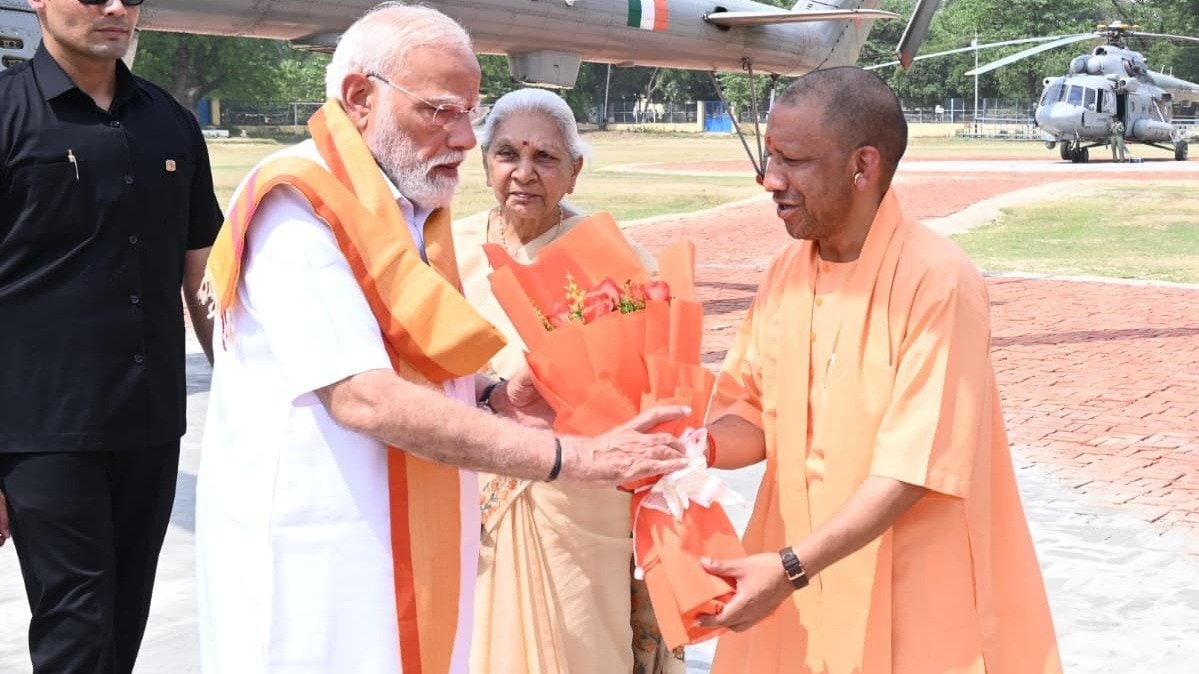 काशी में PM मोदी: बंगाली महिलाओं ने शंखनाद से किया स्वागत