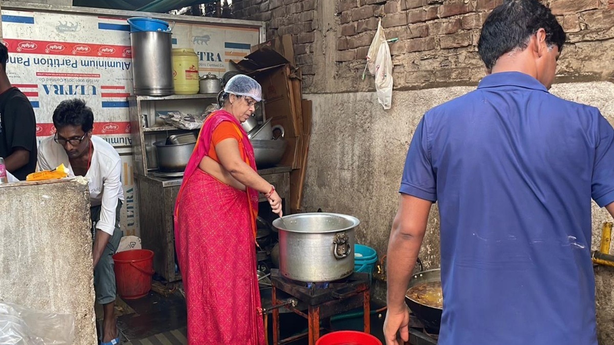 छोटे टिफिन से बना बड़ा बिजनेस मॉडल (Photo: Aniket Kumar/ITG)