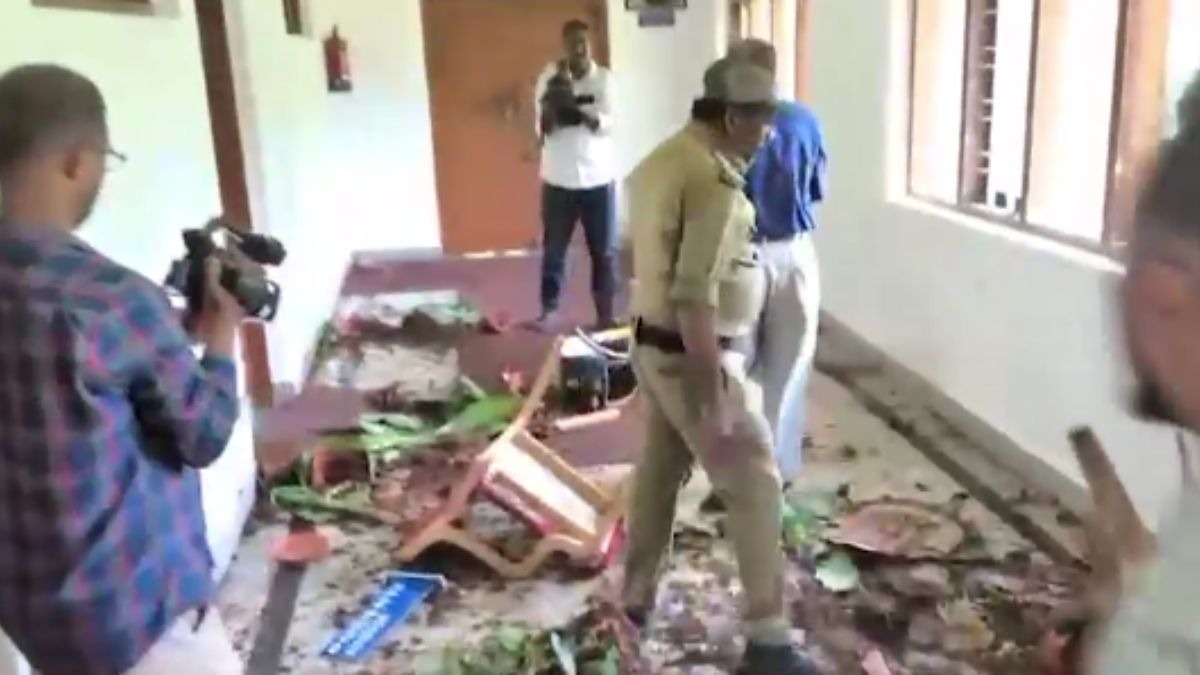 Kuvempu University fee hike protest  (Photo-ITG)