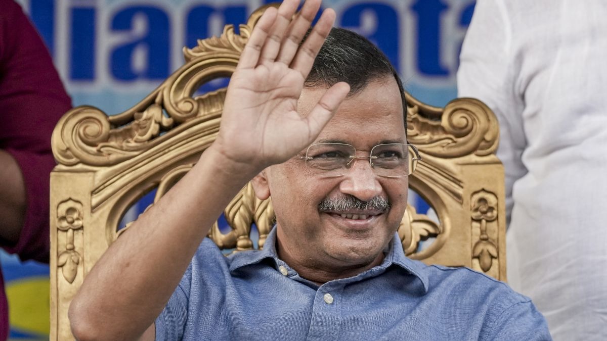 चड्ढा पर चुप, जज के खिलाफ सत्याग्रह- आखिर क्या है केजरीवाल की स्ट्रैटेजी?