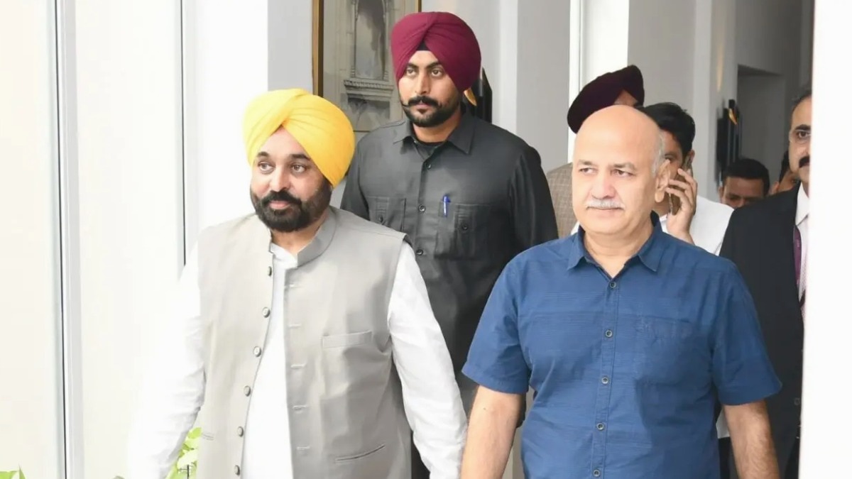 BJP में जाने वाले AAP सांसदों पर भड़के भगवंत मान, मनीष सिसोदिया ने पार्टी पर जताया भरोसा. (File Photo- PTI)