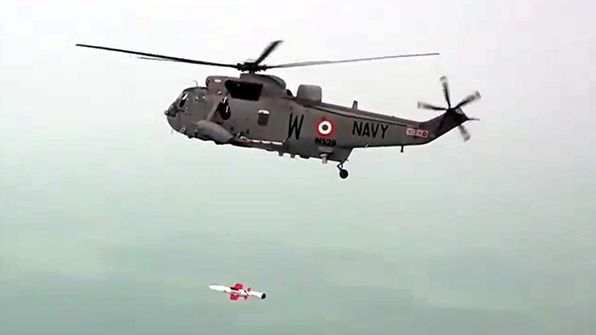 DRDO और भारतीय नौसेना ने NASM-SR मिसाइल का पहला सफल 'सैल्वो लॉन्च' किया