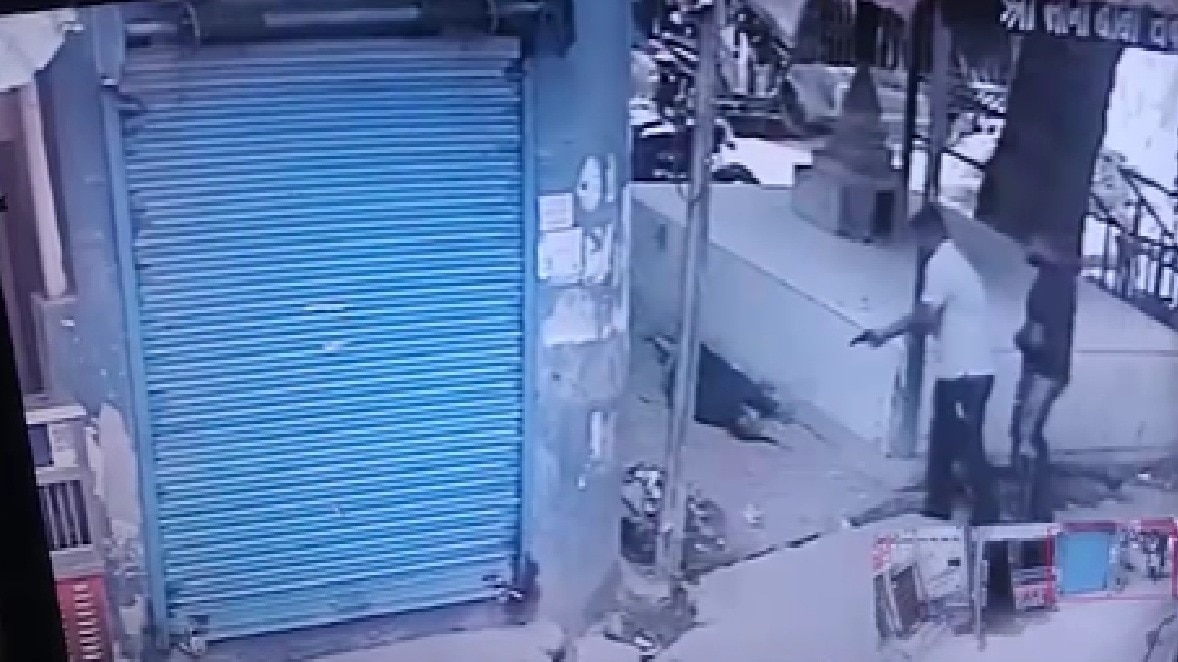 बेटे ने लिया पिता के मर्डर का बदला, हत्यारे को बीच बाजार गोलियों से भूना