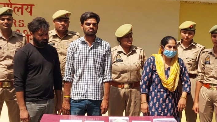 पुलिस की गिरफ्तर में महिला और उसका प्रेमी (Photo ITG