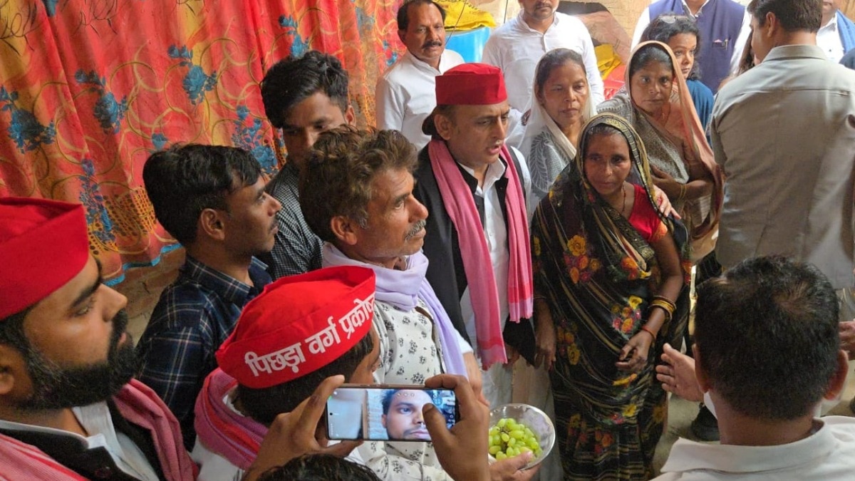 हरदोई: शिल्पी कुशवाहा के परिजनों से मिले अखिलेश यादव, सरकार पर भड़के