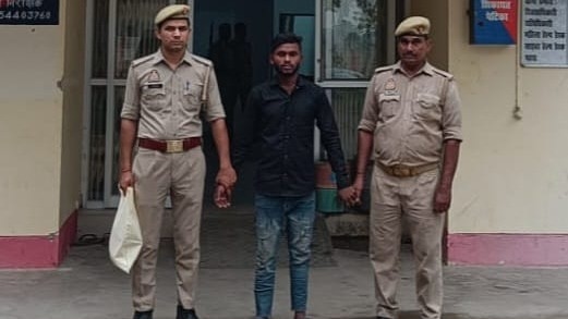 पुलिस की गिरफ्त में आरोपी.(Photo: Akhilesh kumar/ITG)