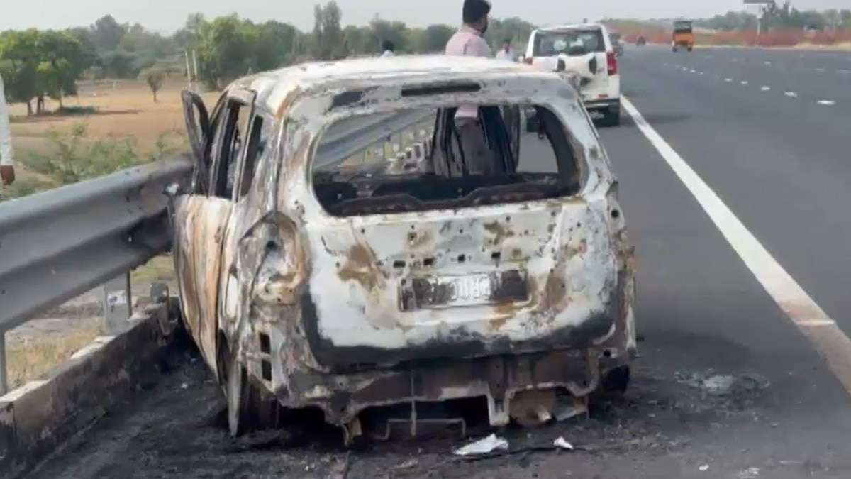 कार में आग लगने से पांच लोगों की मौत (Photo: Screengrab)