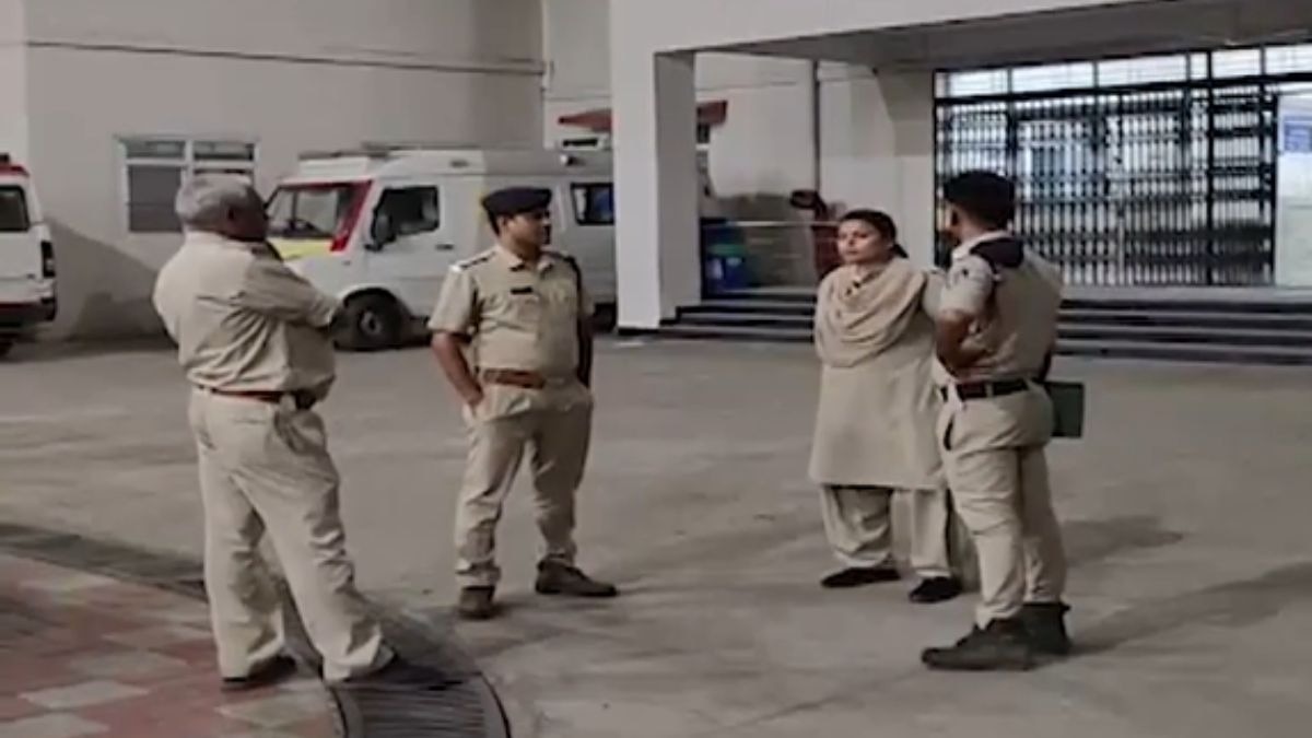 जेलर बोले- मामले की उच्च स्तरीय जांच हो रही है. (Photo: Screengrab)