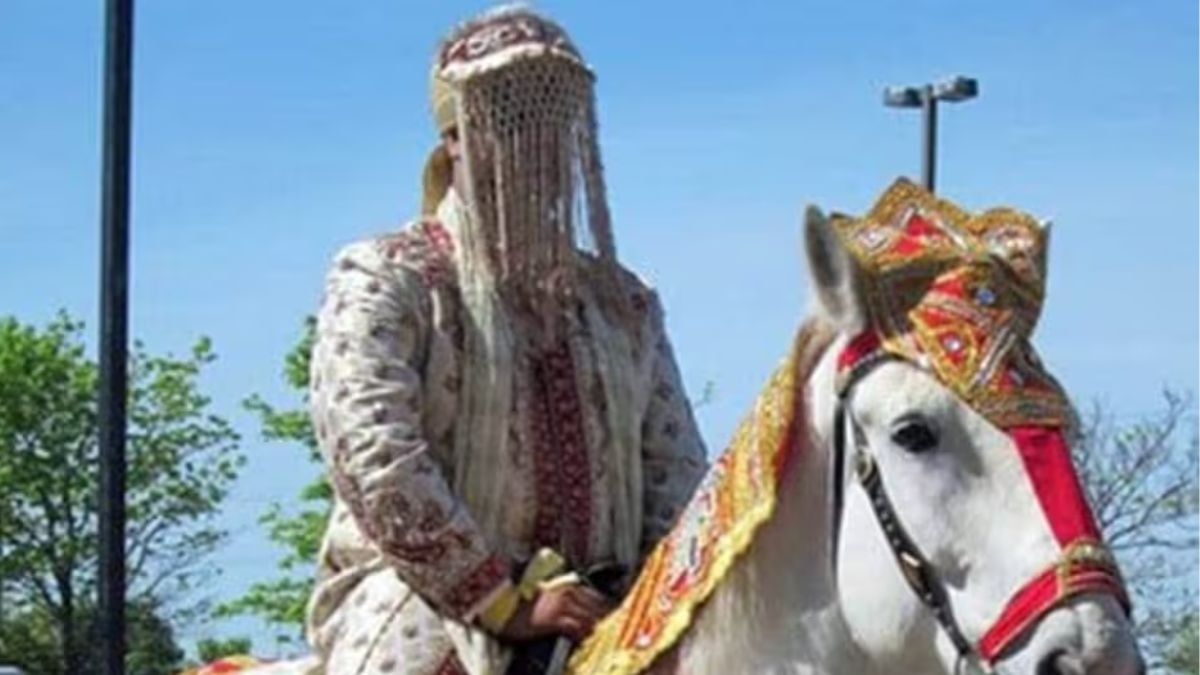 बग्गी से उतरकर डांस करने लगा दूल्हा और गिर पड़ा, जयमाला से पहले हुआ हंगामा