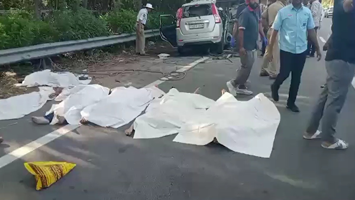 सड़क हादसे में 6 की मौत (Photo: Screengrab)
