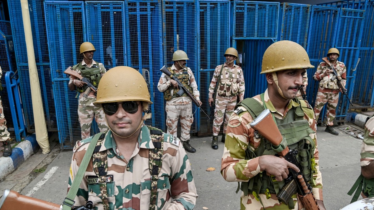 पश्चिम बंगाल में काउंटिंग से पहले सख्ती... 700 CAPF कंपनियां तैनात, हर सेंटर पर ट्रिपल लेयर सिक्योरिटी