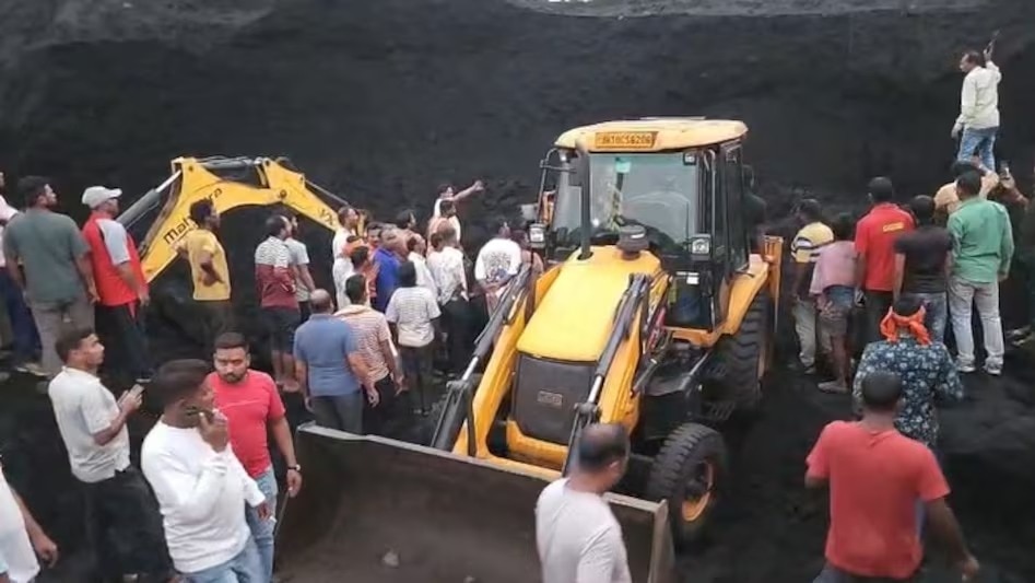 धनबाद में कोयले की स्लरी में दबने से 4 मजदूरों की मौत (Photo: Screengrab)