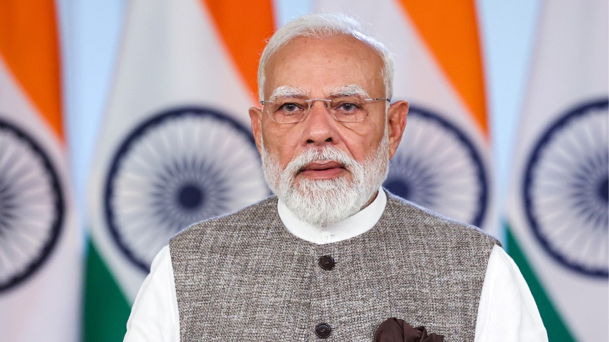 प्रधानमंत्री नरेंद्र मोदी ने नीति आयोग में नियुक्तियों खुशी जताते हुए दोनों को बधाई दी (Photo: PTI)