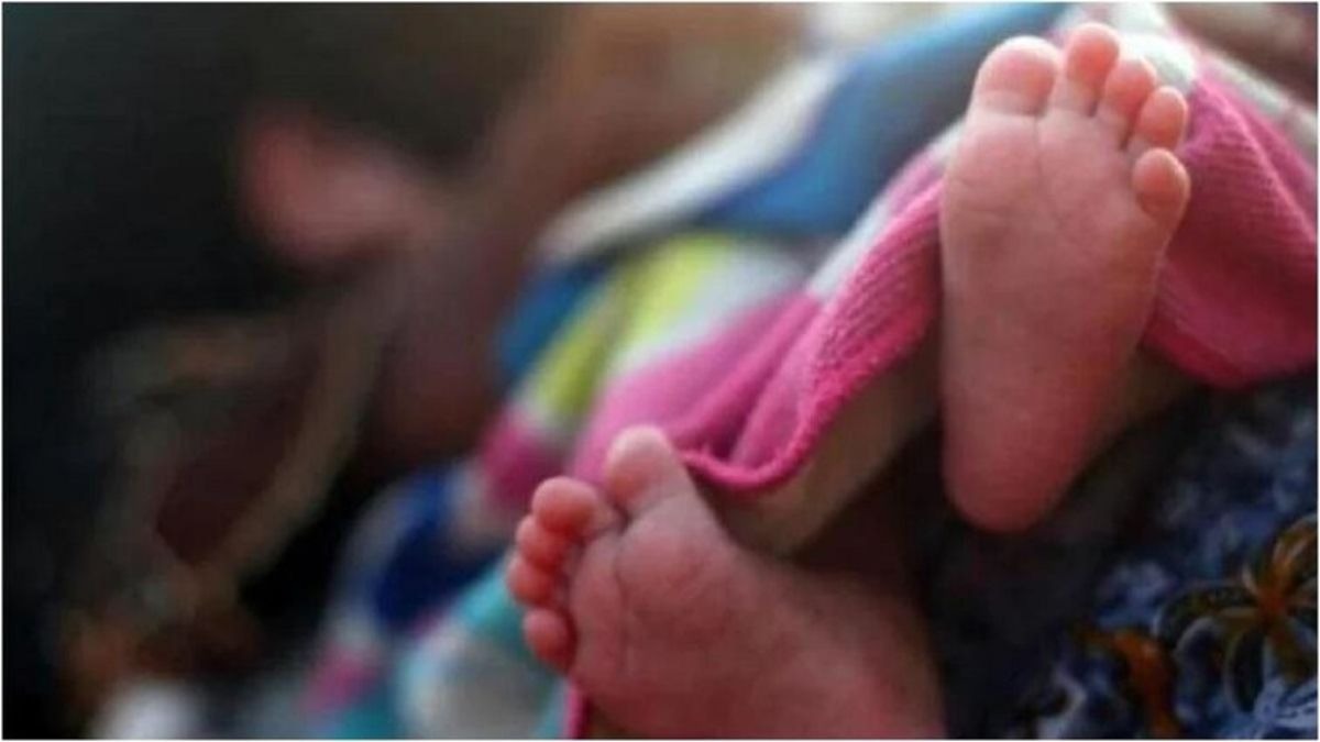 मोबाइल की रोशनी में डिलीवरी कराने का आरोप. (Photo: Representational)