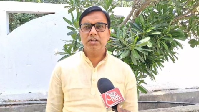 इटावा में BJP के दो गुट आपस में भिड़े, जिला महामंत्री की कार पर पथराव