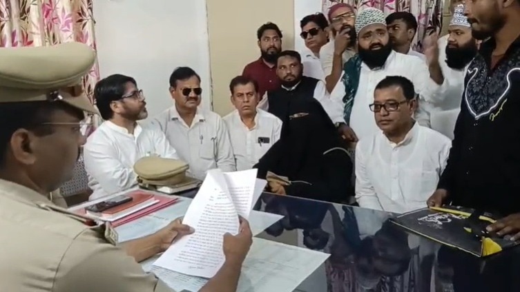 Maulana Tausif Raza's wife files complaint (Photo: ITG)