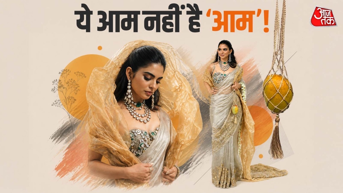 ईशा अंबानी ने मेट गाला में सोने के तारों से बनी साड़ी पहनी थी और जो हाथ में आम था वो स्टील का था. (Photo: ITG)