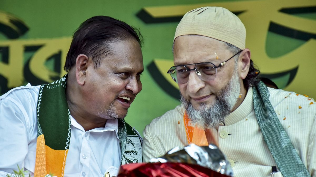 आम जनता उन्नयन पार्टी नेता हुमायूं कबीर और AIMIM सांसद असदुद्दीन ओवैसी. (Photo: PTI)