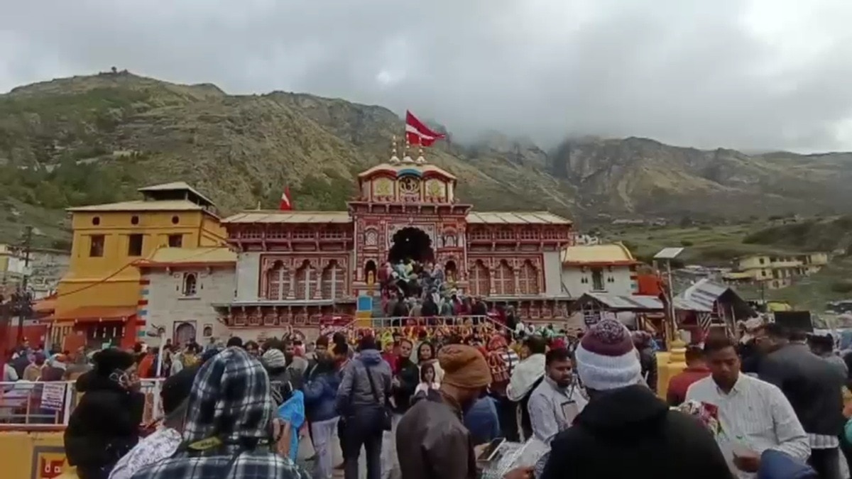 फेमस ड्रमर शिवमणि ने भी बद्रीनाथ धाम पहुंचकर पूजा-अर्चना की. (Photo: ITG)