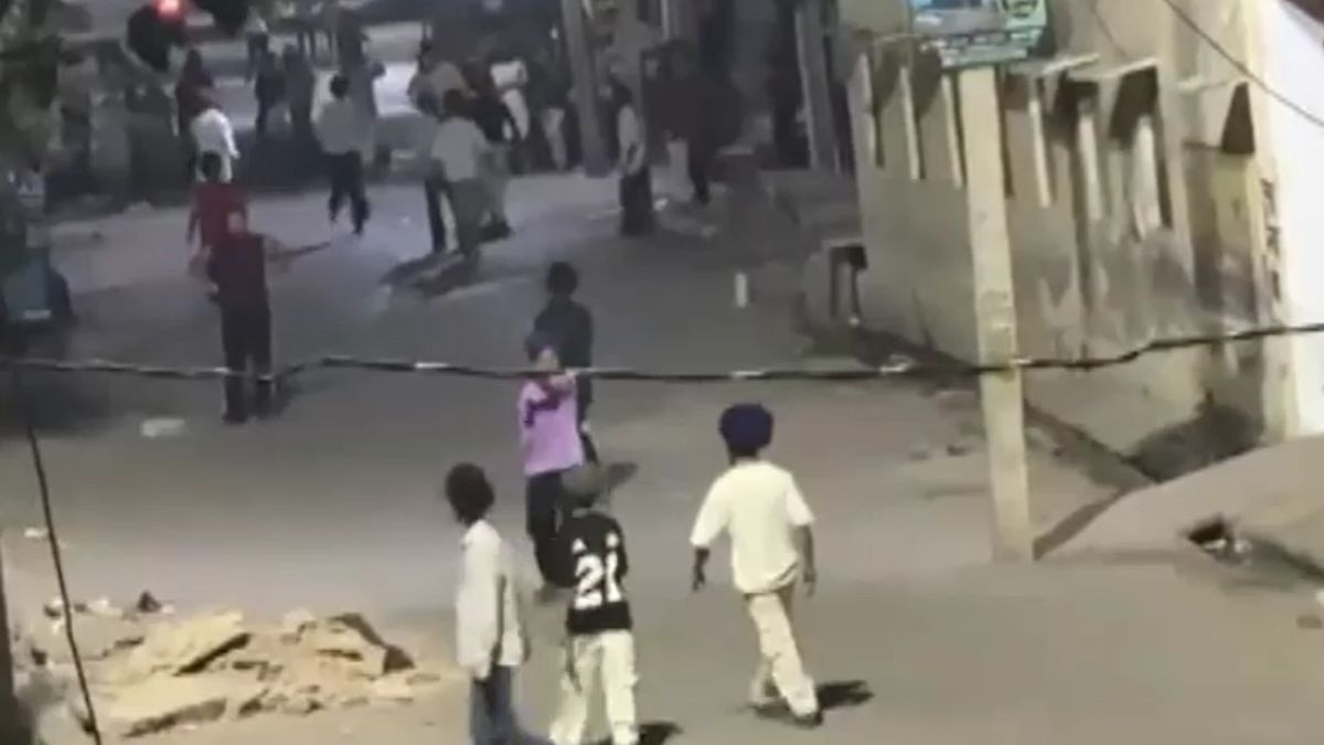 17 थानों की पुलिस टीम मौके पर तैनात. (Photo: Screengrab)