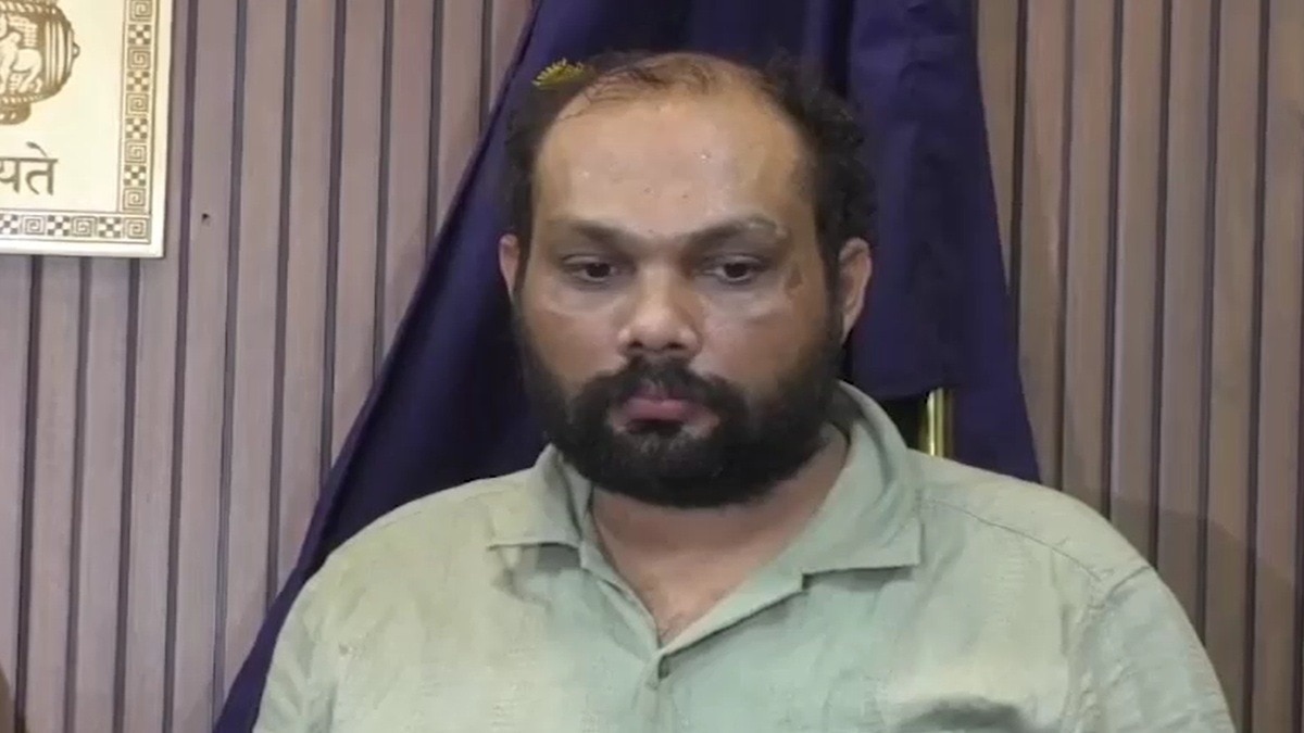 हत्या के आरोपी को पुलिस ने गिरफ्तार किया. (Photo: Screengrab)