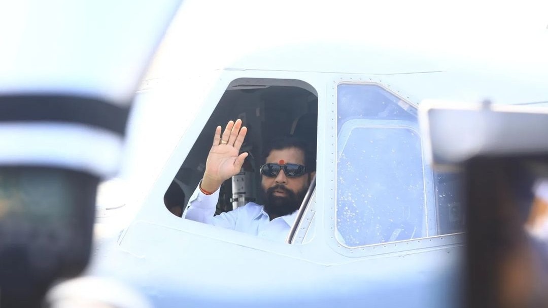 खराब मौसम के चलते बीच रास्ते से लौटे उपमुख्यमंत्री एकनाथ शिंदे (Photo: PTI)