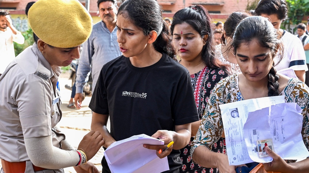 The 2021 Rajasthan SI recruitment exam was cancelled after a massive scam involving paper leaks and proxy candidates was exposed.