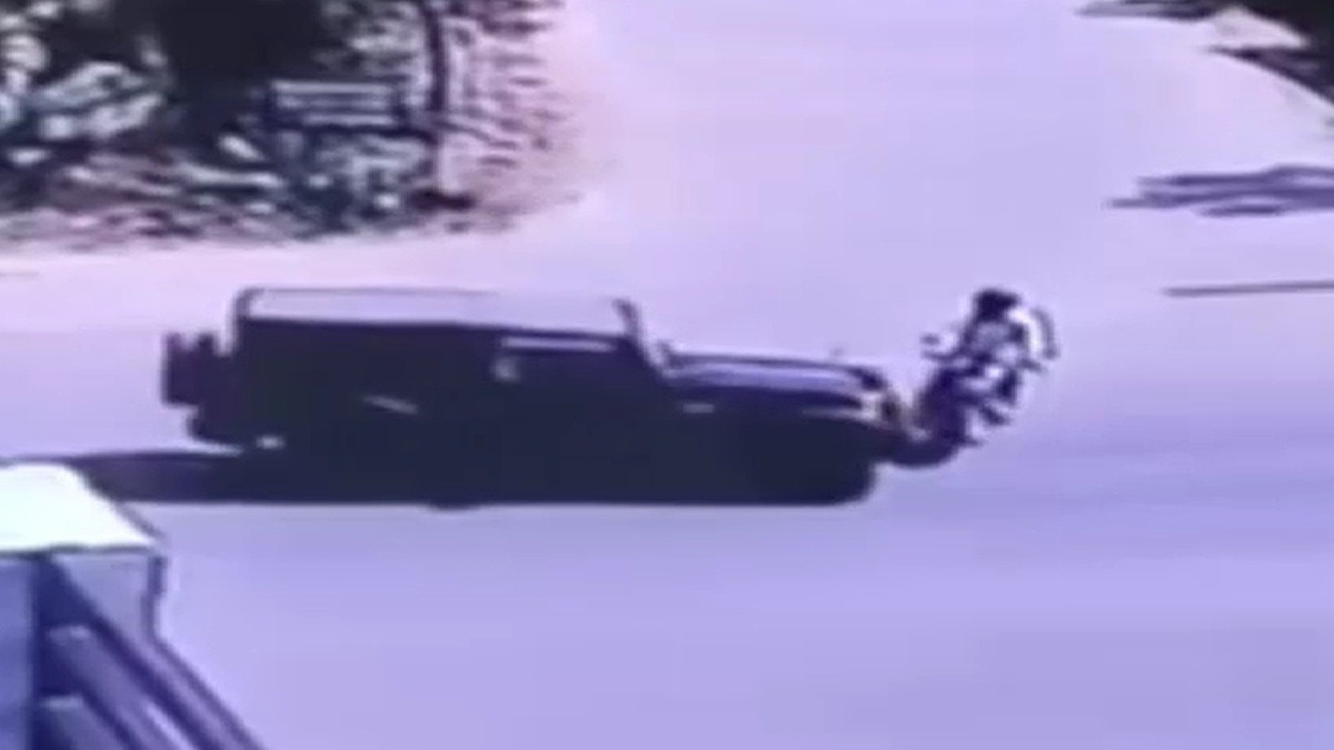 सड़क हादसे का CCTV आया सामने. (Photo: Screengrab)