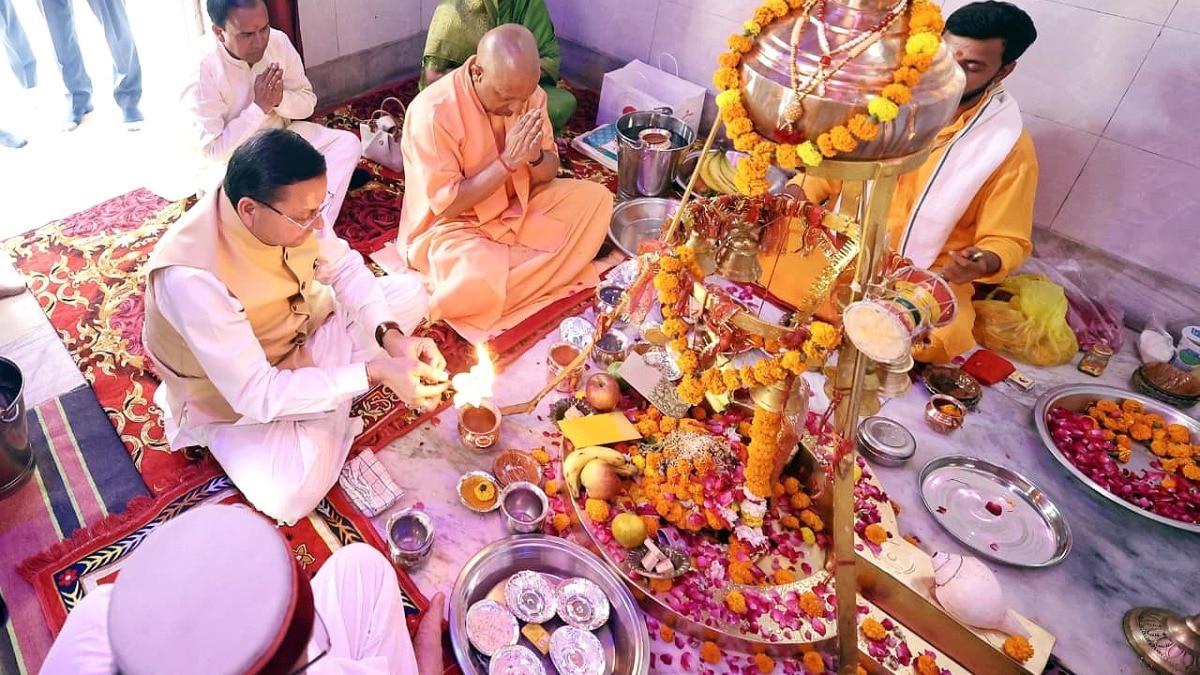 उत्तराखंड: पैतृक गांव में CM योगी ने की 'हरि विष्णु पंचदेव मंदिर' की प्राण प्रतिष्ठा
