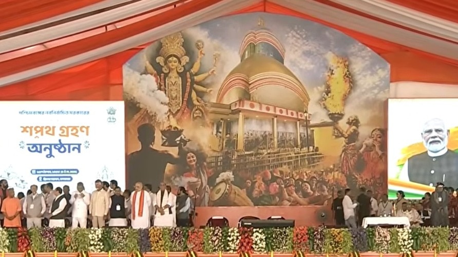 महाकाली, दक्षिणेश्वर मंदिर और रबींद्र नाथ टैगोर... पश्चिम बंगाल में 'पोरिबर्तन' की झांकी बना शपथ ग्रहण का मंच