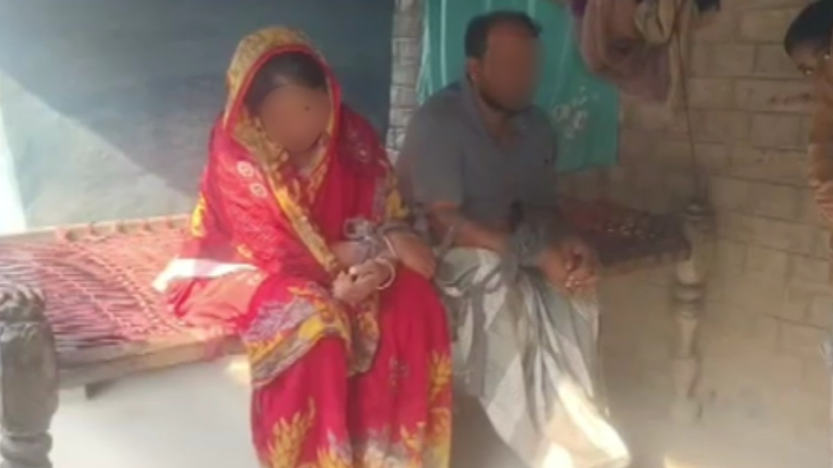 पुलिस ने छुड़ाया.(Photo: Screengrab)