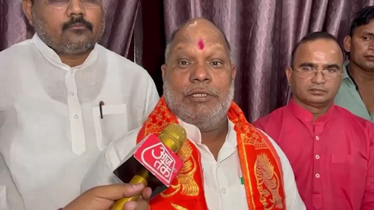 हंसराज विश्वकर्मा के घर के बाहर बजे ढोल-नगाड़े. (Photo: Screengrab)