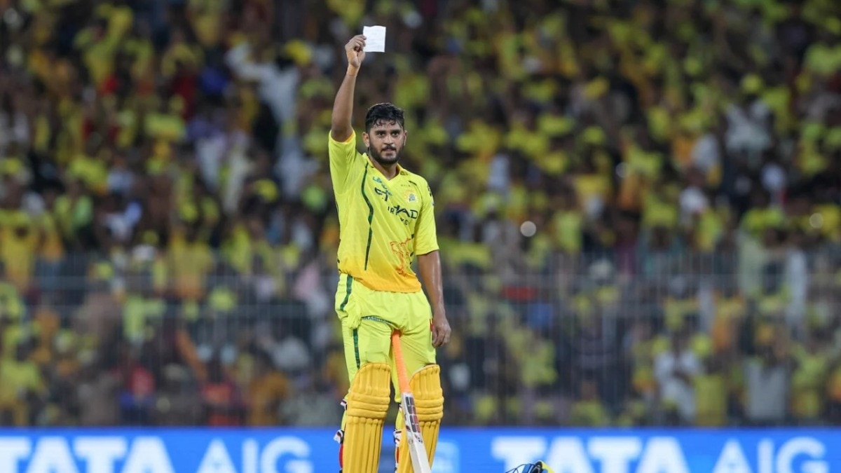 8 छक्के, 2 चौके और 13 गेंद में फिफ्टी... उर्विल पटेल ने रचा IPL का नया इतिहास