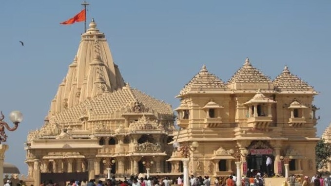 पुनर्निर्मित सोमनाथ मंदिर के इतिहास में पहली बार शिखर कुंभाभिषेक आयोजित किया जा रहा है. (Photo: ITG)