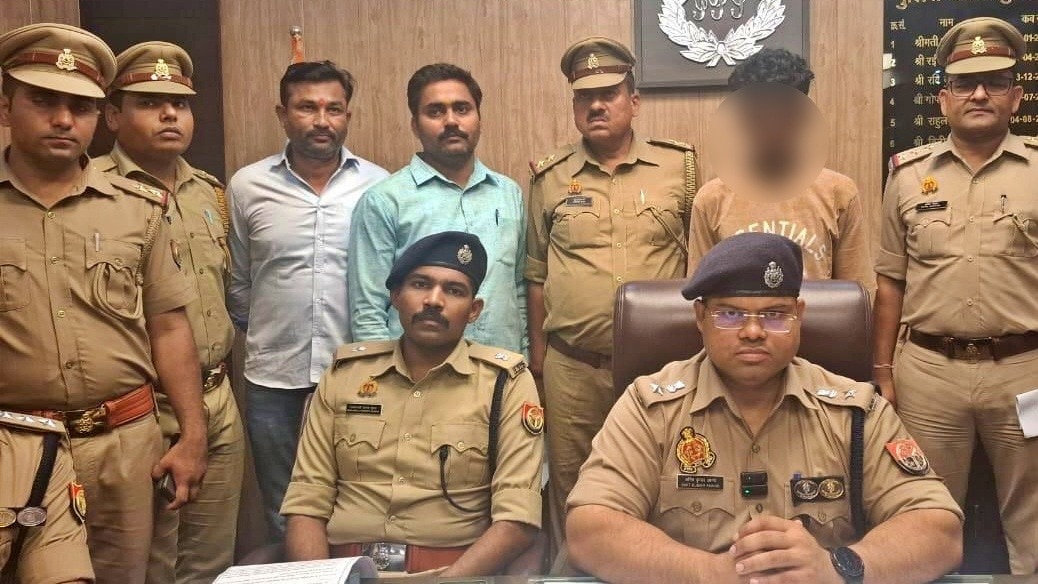 मां को प्रेमी संग आपत्तिजनक हालत में देख भड़का बेटा, उठाया खौफनाक कदम