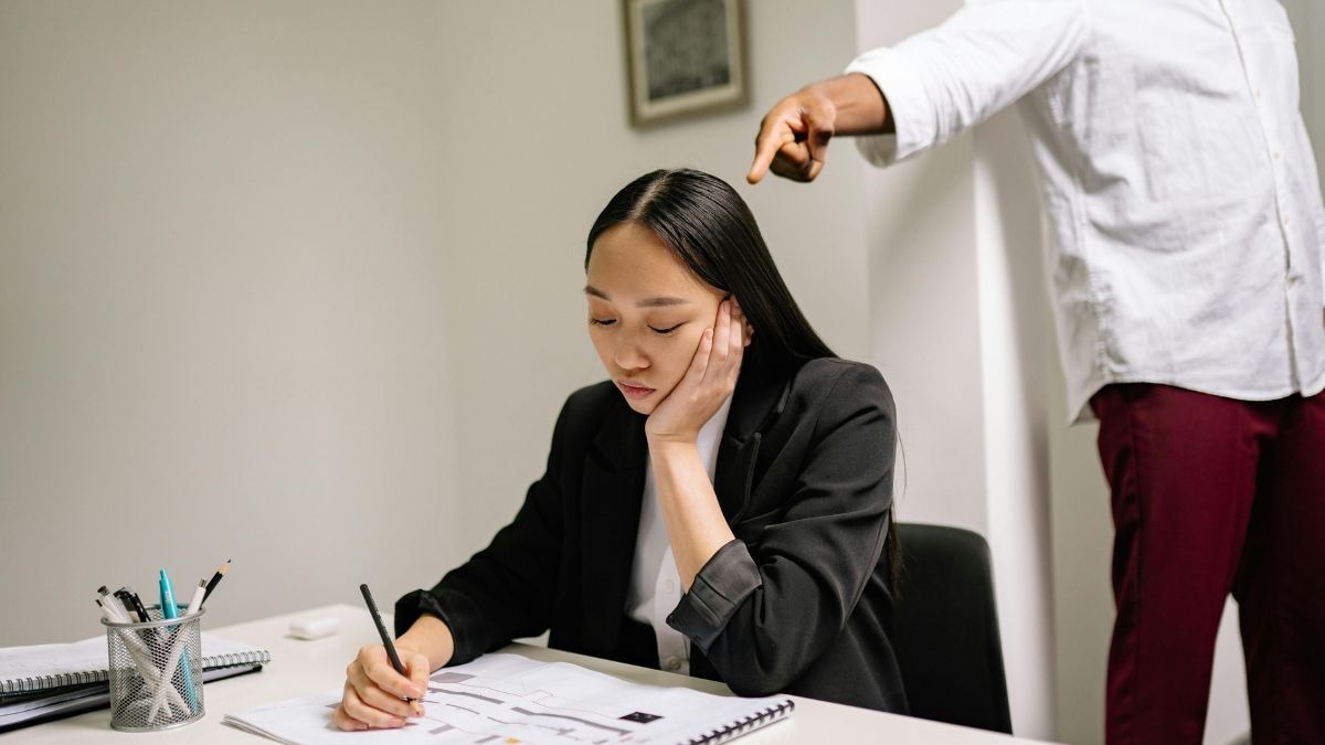 ऑफिस में कम हो रहा है प्रमोशन का डिमांड. (Photo:Pexels)