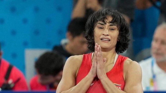 WFI से तनातनी के बीच गोंडा पहुंचीं विनेश फोगाट, लगाए ये आरोप
