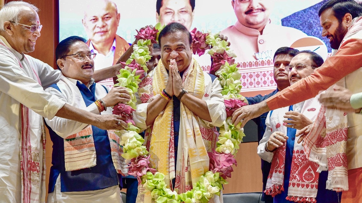 आज दूसरी बार मुख्यमंत्री पद की शपथ लेंगे हिमंता. (Photo: PTI)