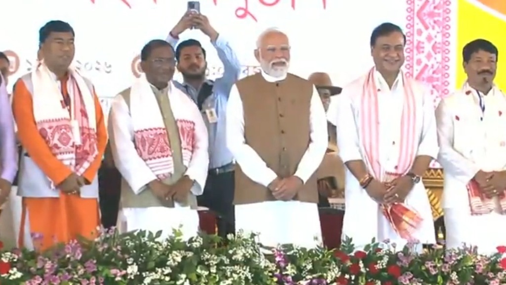 सीएम हिमंता के साथ चार मंत्रियों ने ली शपथ. (photo: ITG)