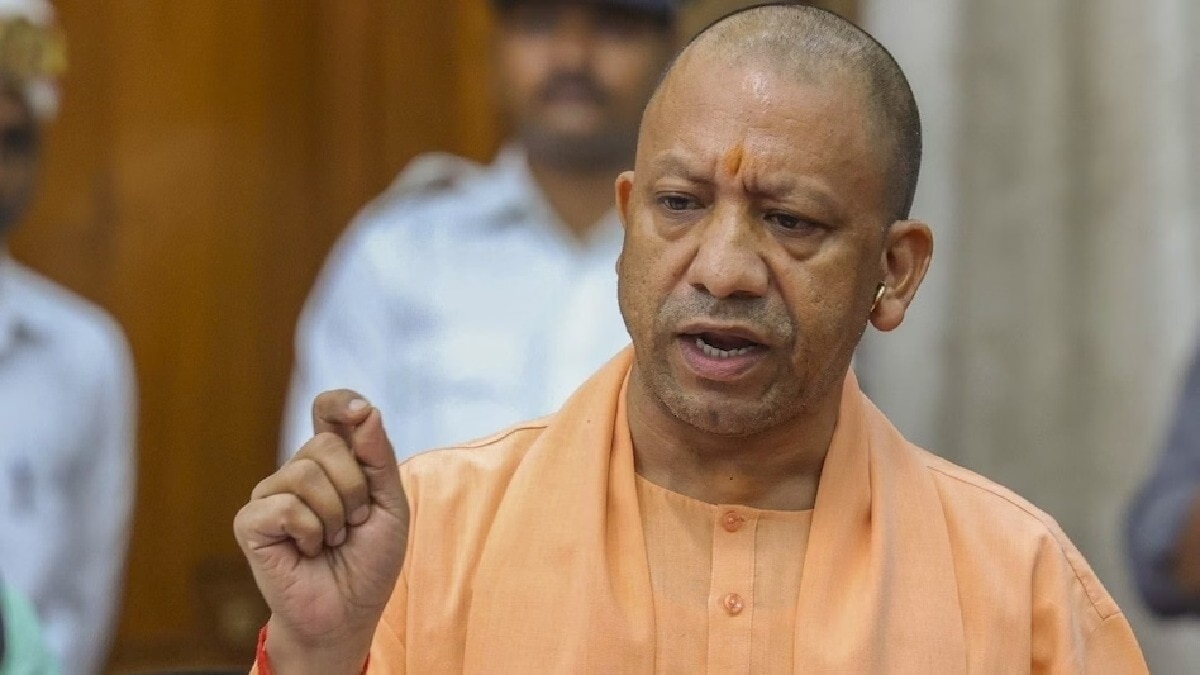 मुख्यमंत्री योगी आदित्यनाथ बैठक कर रहे हैं. Photo ITG