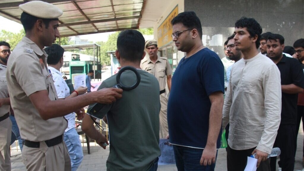 सिहोर की यूनिवर्सिटी ने शुभम से झाड़ा पल्ला. (Photo: ITG)