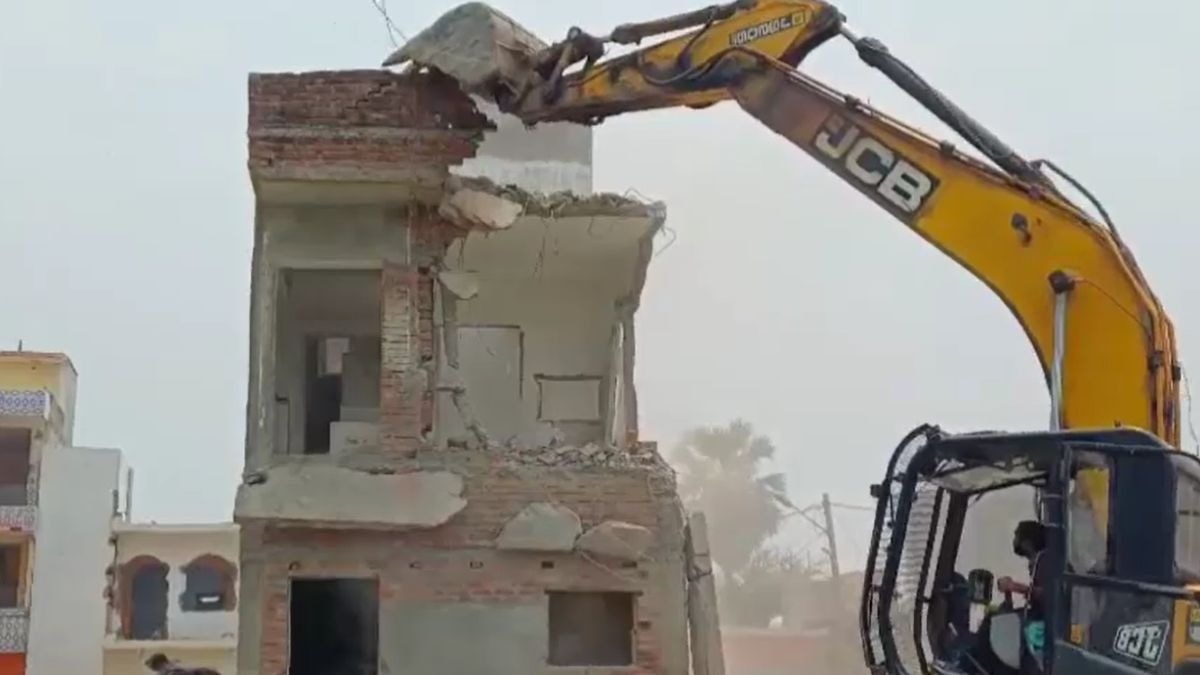 कॉरिडोर निर्माण के लिए खाली कराई जा रही है जमीन. (Photo: Screengrab)