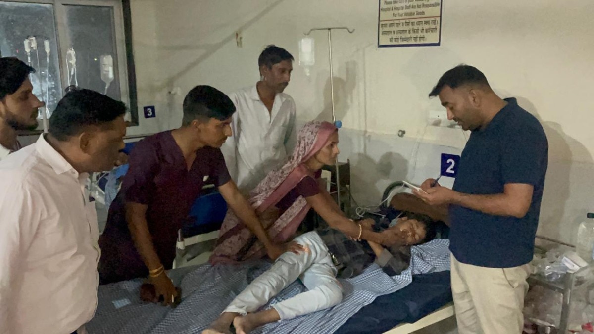 आइसक्रीम खाने से बच्चों की तबीयत बिगड़ी. (Photo: Ajay Badoliya/ITG)  