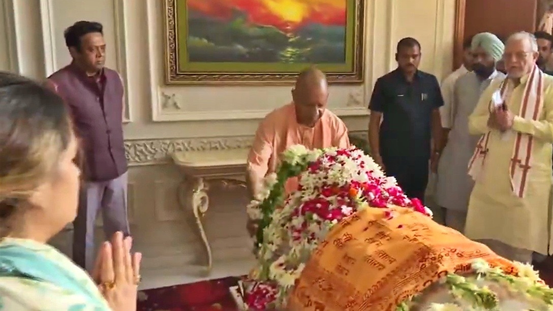 प्रतीक यादव के अंतिम दर्शन के लिए उमड़ी भीड़ (Photo: Screengrab)