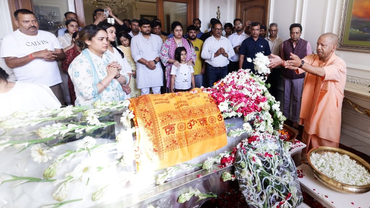 Crowd gathers to pay last respects to Prateek Yadav (Photo: PTI)