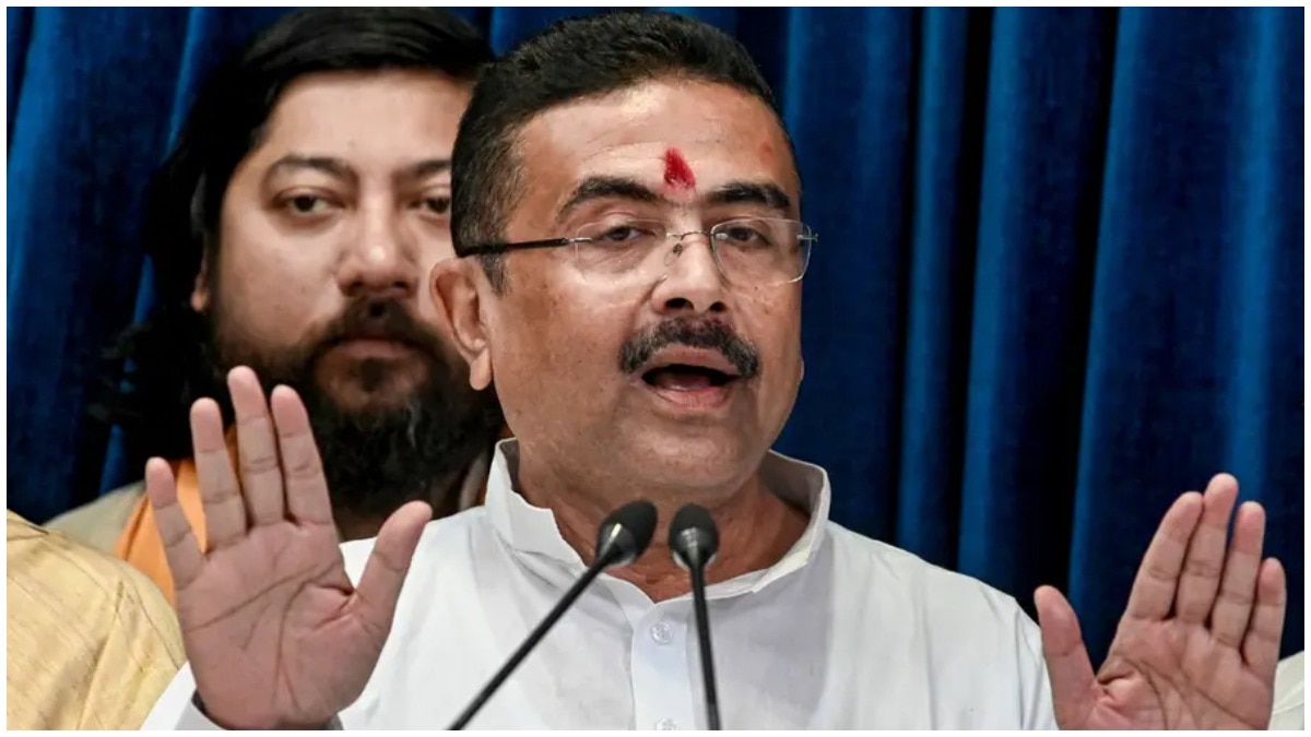 पश्चिम बंगाल के मुख्यमंत्री सुवेंदु अधिकारी ने सभी विभागों के सचिवों को भ्रष्टाचार के खिलाफ सख्त निर्देश जारी किए. (Photo: PTI)