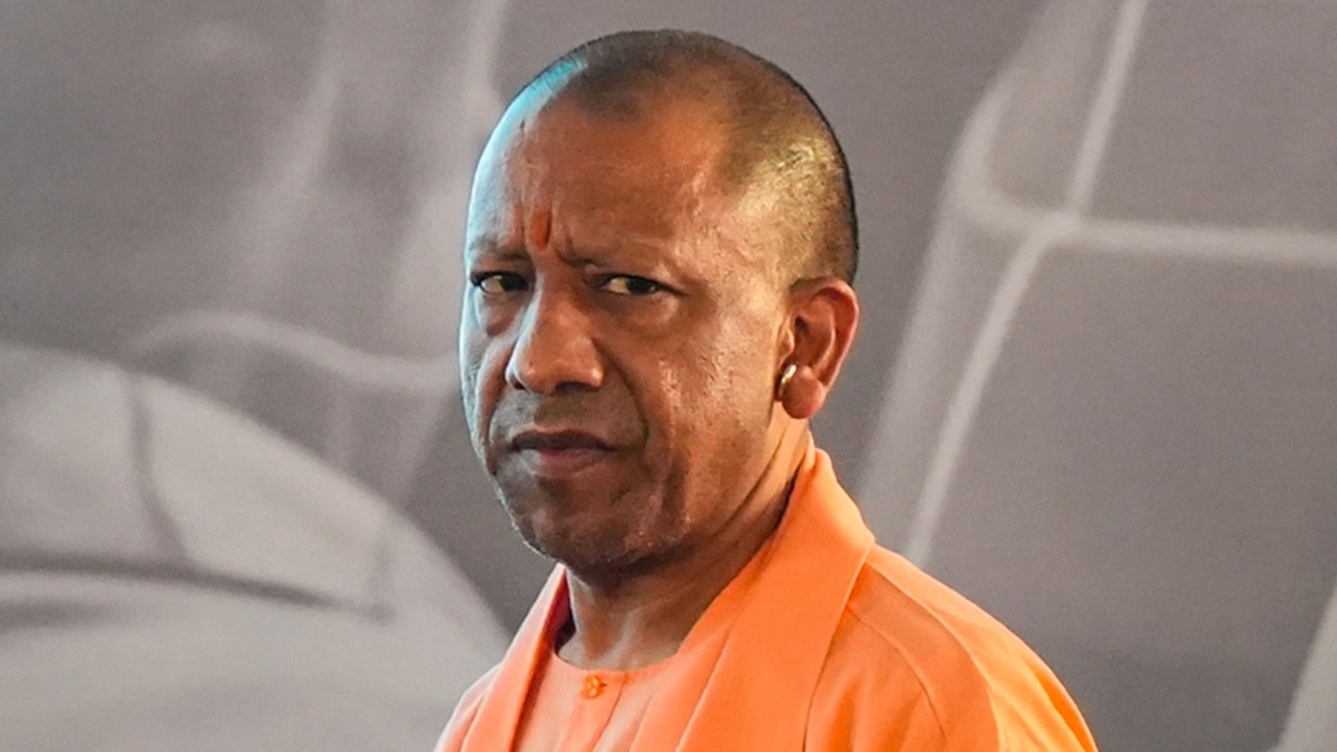 वाहन फ्लीट घटाने और ईंधन बचत पर मुख्यमंत्री का जोर. (Photo: PTI)