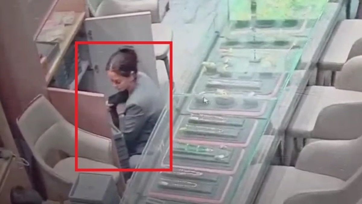 पुलिस अब इस शातिर लड़की को तलाश कर रही है (फोटो-ITG)