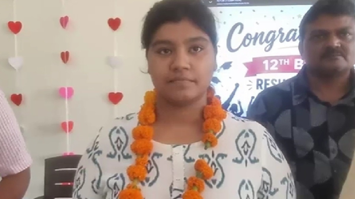 'मां स्वस्थ होतीं तो बेहतर कर पाती',भावुक कर देंगी स्कूल टॉपर बेटी की बातें