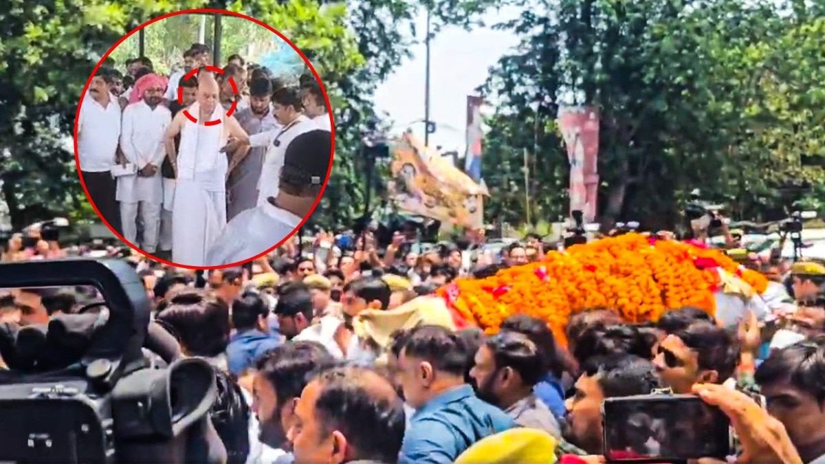 अपर्णा यादव के पिता ने दामाद को मुखाग्नि दी (Photo ITG)